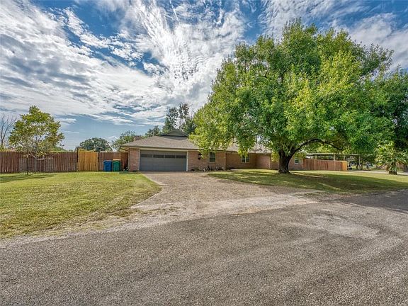 3rd image of 236 E Bluebonnet Dr