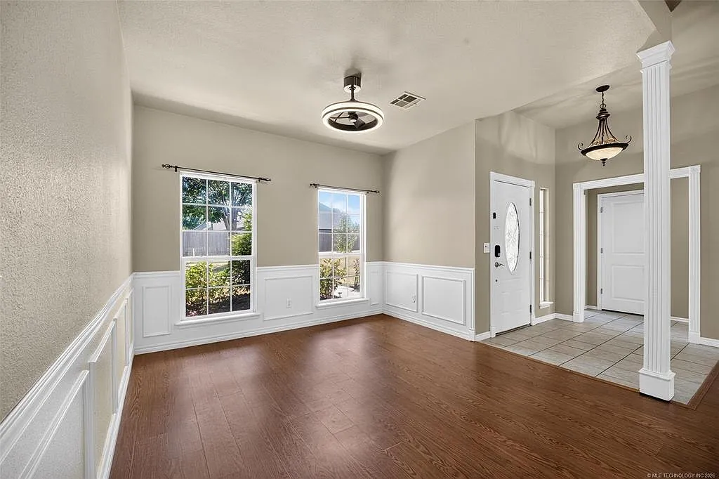 3 bed, 2.0 bath, 2231 sqft, $1,950 — Photo 4