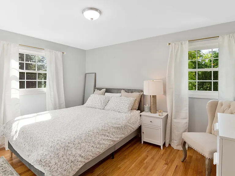 10 London Ct — Photo 6