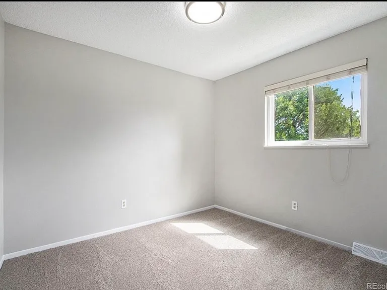 9004 E Mansfield Ave — Photo 19