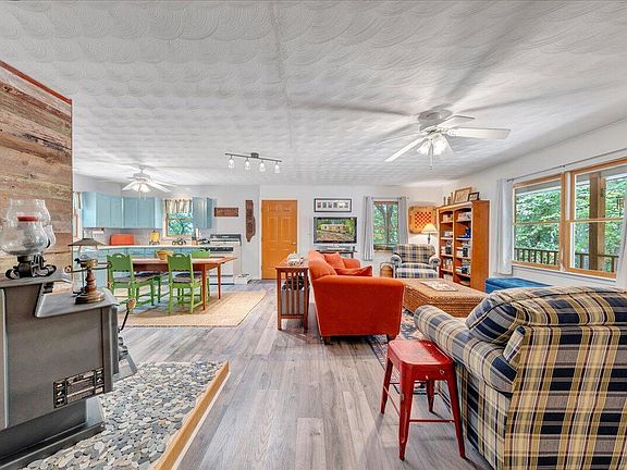 5th image of 303 Teakwood Dr