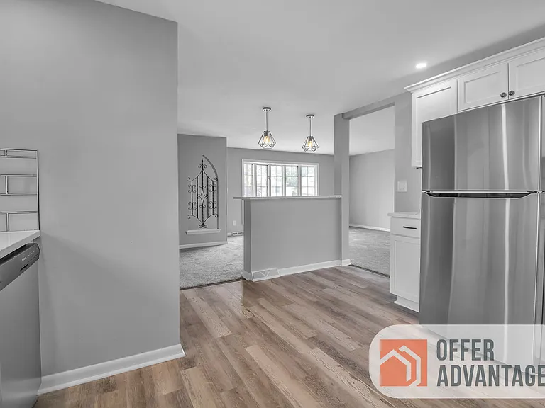 31 W Cherbourg Dr — Photo 10