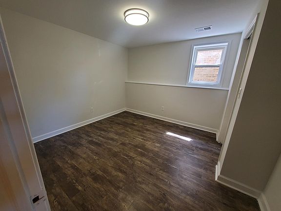 3rd image of 5449 N Mulligan Ave #1