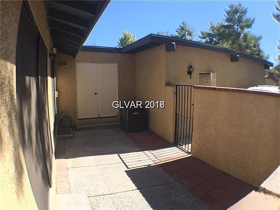 3rd image of 2433 Pickwick Dr #24
