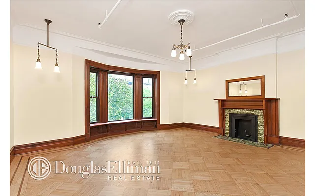 Sold by Douglas Elliman | media 8
