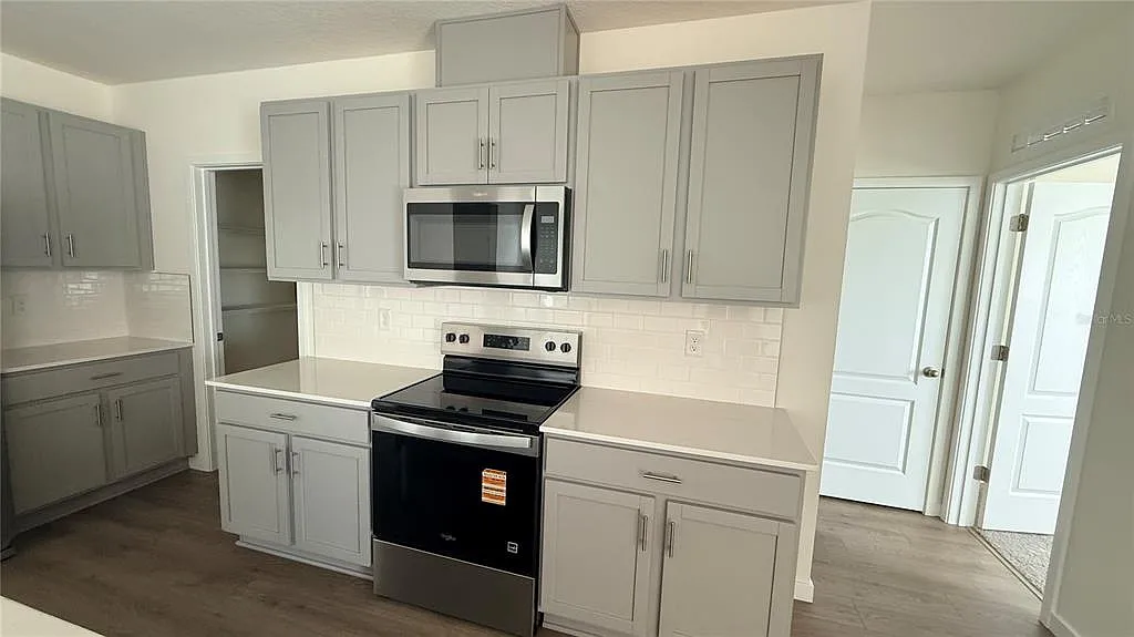5 bed, 3.0 bath, 2447 sqft, $2,900 — Photo 4