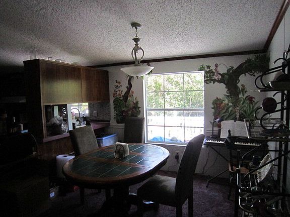 4th image of 25669 Pinecrest Dr