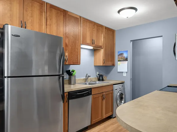 240 Wentworth Ave W APT 302, West Saint Paul, MN 55118