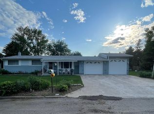 1221 Sunset Ave, Mobridge, SD 57601