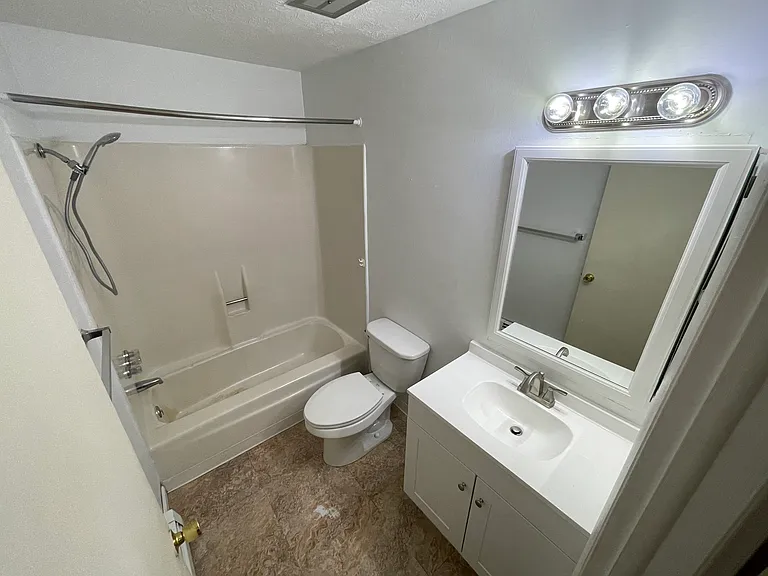 18 Spencer Rd #18 — Photo 8