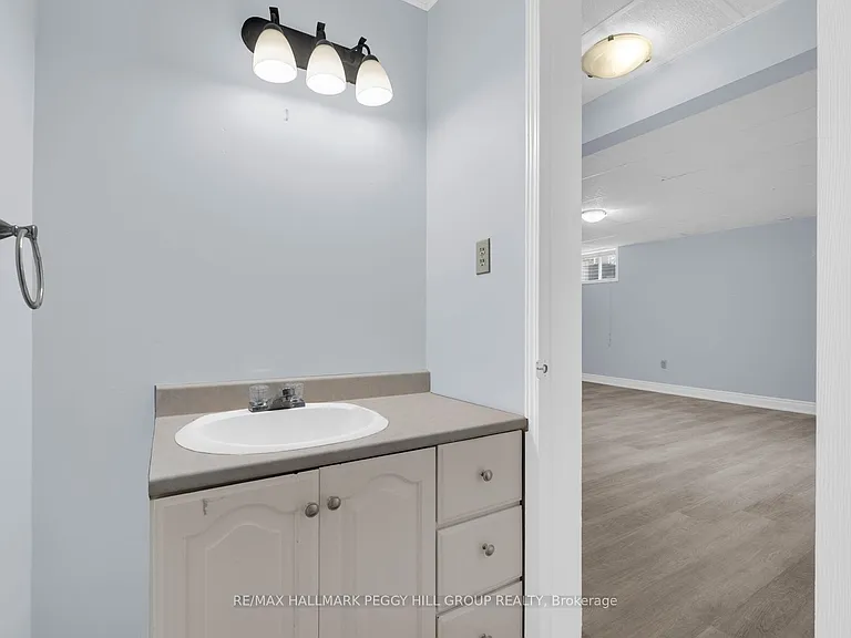 27 Finlay Rd — Photo 10