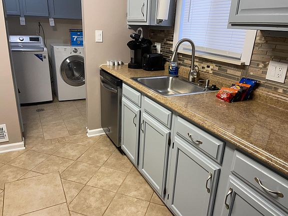 2nd image of 34768 Bock St