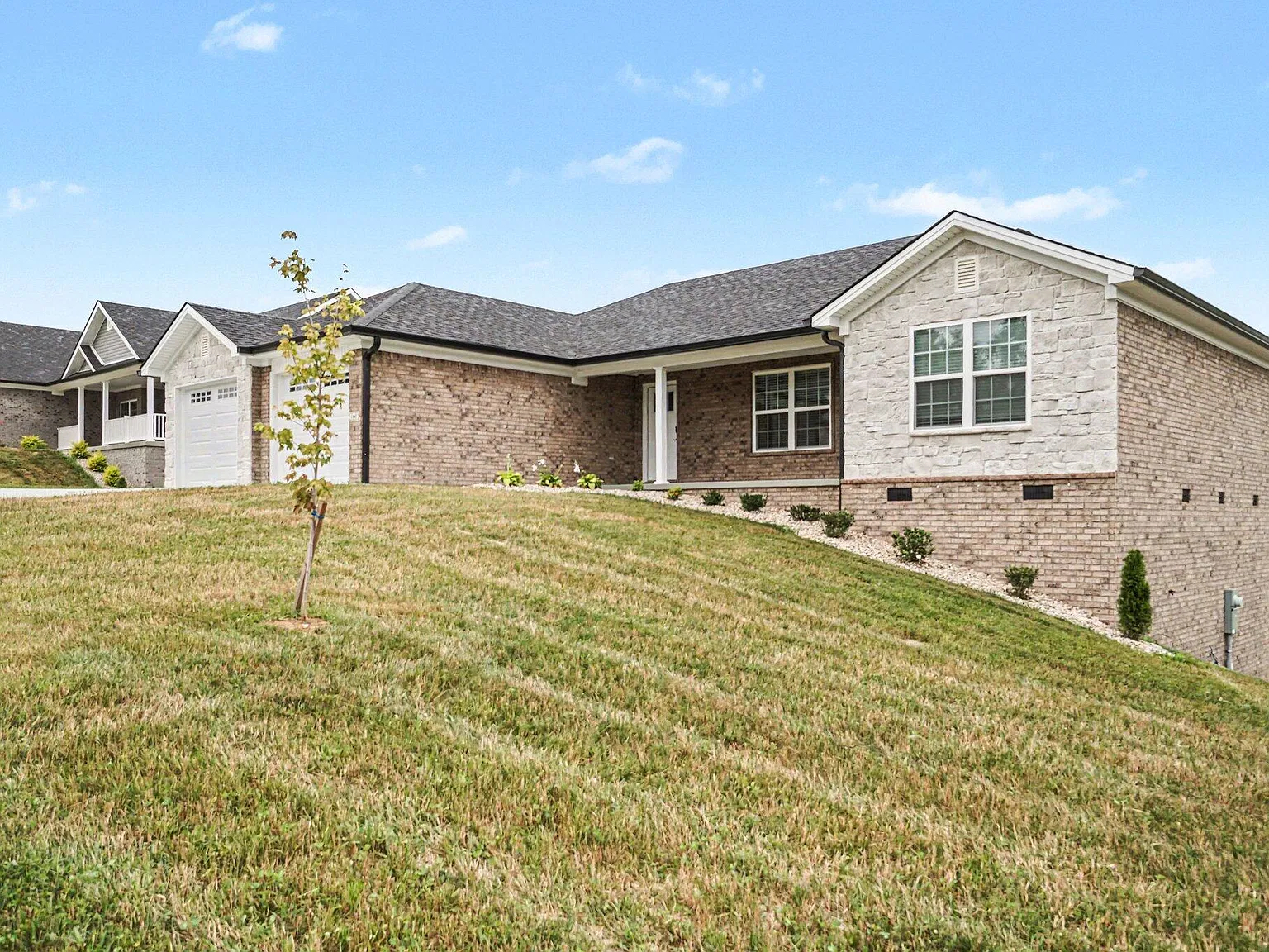 3 bed, 2.0 bath, 1747 sqft, $2,500 — Photo 3