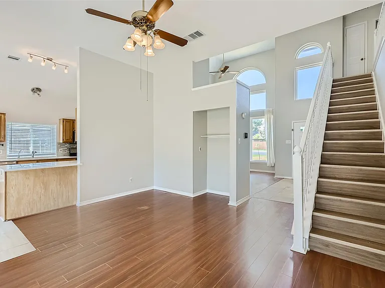 8904 Marthas Dr — Photo 5