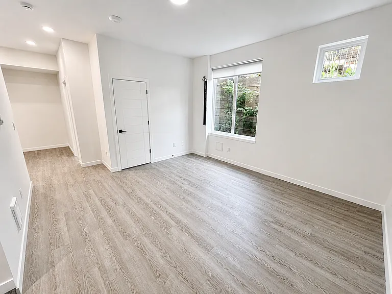 **4 Weeks Free Rent Upon Move In** | New Construction - Minutes From Downtown Pdx — Photo 6
