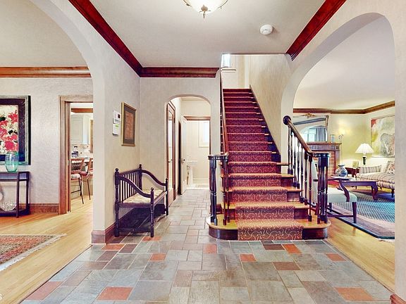 2nd image of 1023 N Elmwood Ave