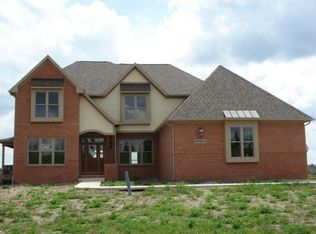 10531 Stoney Point Dr, South Lyon, MI