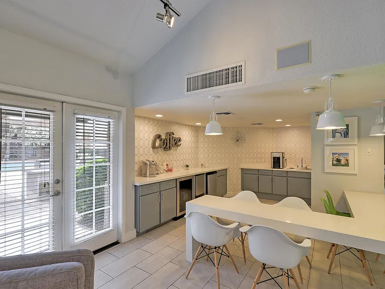 Sorrento Apartments — Photo 13