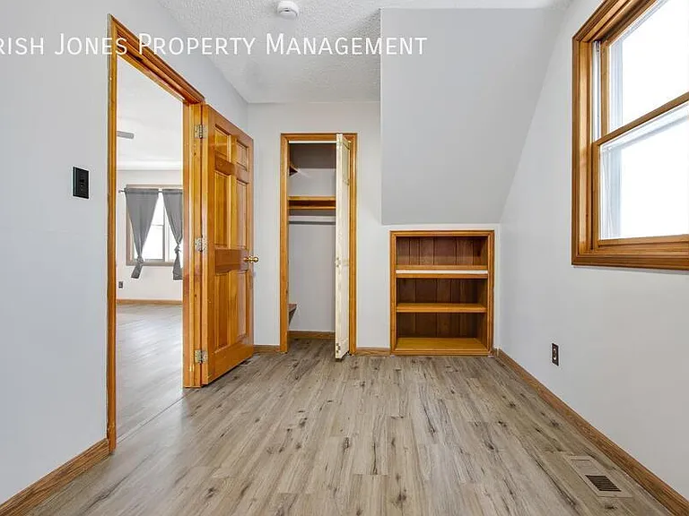 26 Bolton Pl #LOWER — Photo 12