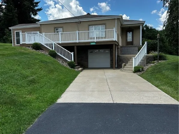 54431 Maple Ln, Martins Ferry, OH 43935