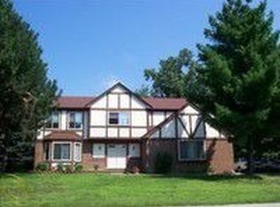 717 Lockmoore Ct, Rochester Hills, MI 48307