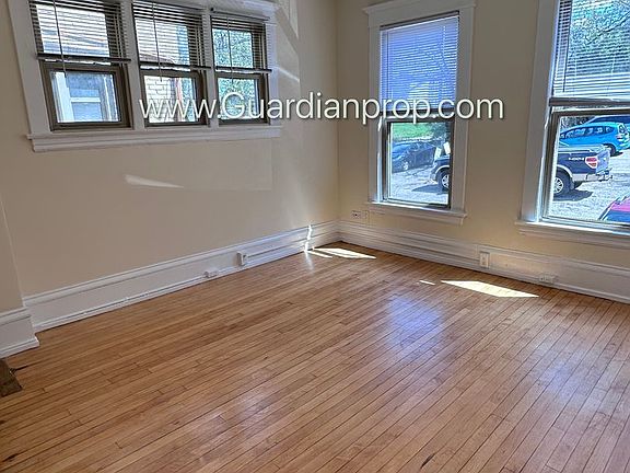 2nd image of 1907 Lyndale Ave S APT 5