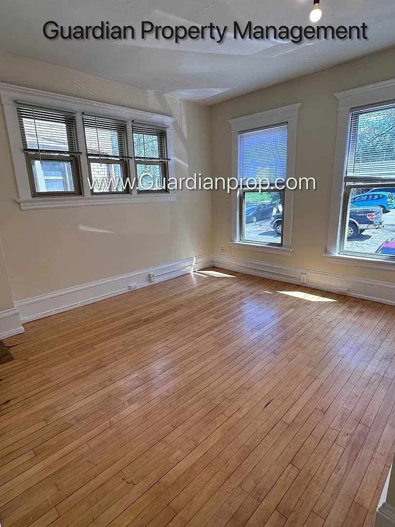 Building Photo - 1907 Lyndale Ave S #5