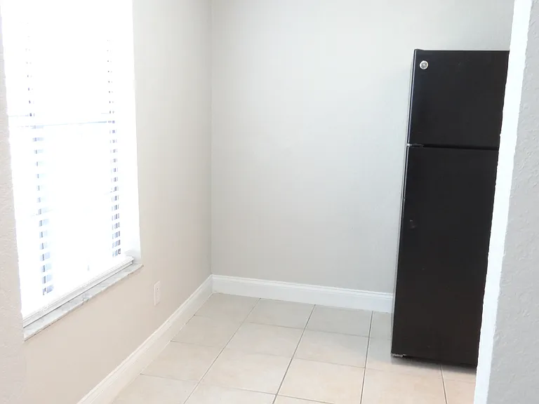 4002 Brigadoon Cir — Photo 10
