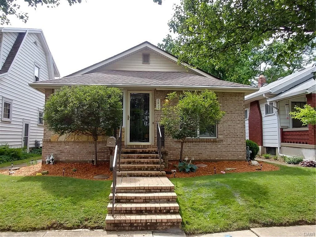2623 Lynhurst Ave photo 1