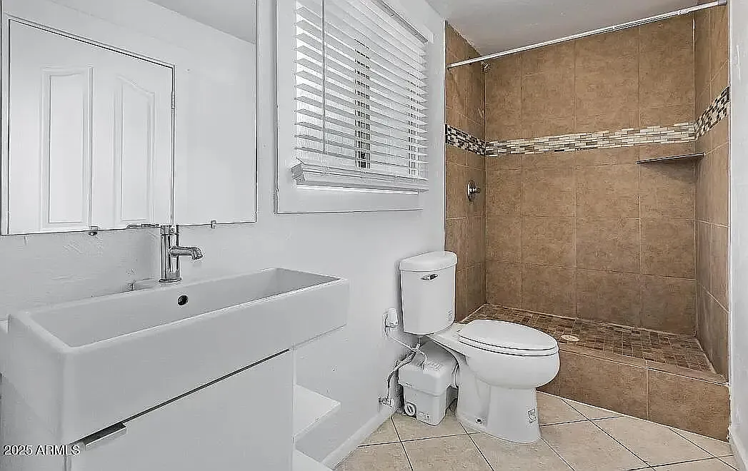 1372 W 15th St — Photo 4