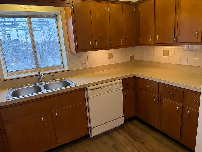553 Amvale Ave NE #4 — Photo 6