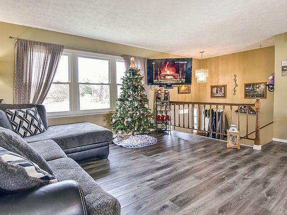 3rd image of 2020 E Nixon Dr