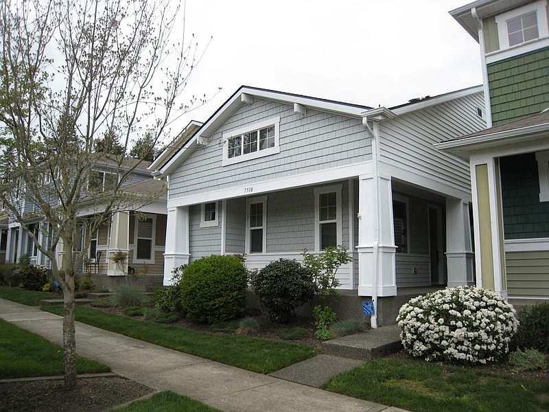 Like new home near the sound, shopping, I-5 and military bas