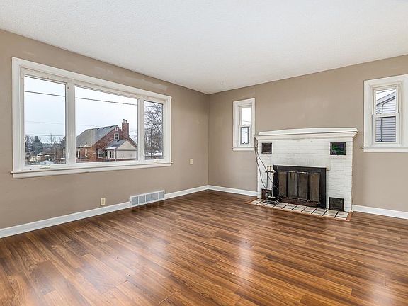 2025 Lincoln Ave, Dubuque, IA 52001 | MLS #148628 | Zillow