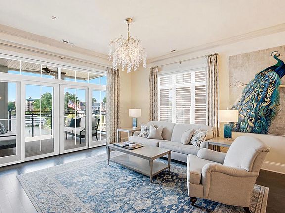 5th image of 200 W Wisconsin AVENUE #202