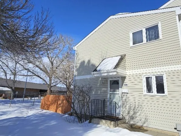 12 A Castle Ter NW, Edmonton, AB T5X 2E6