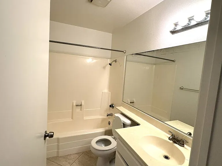 7642 E Woodsboro Ave — Photo 8