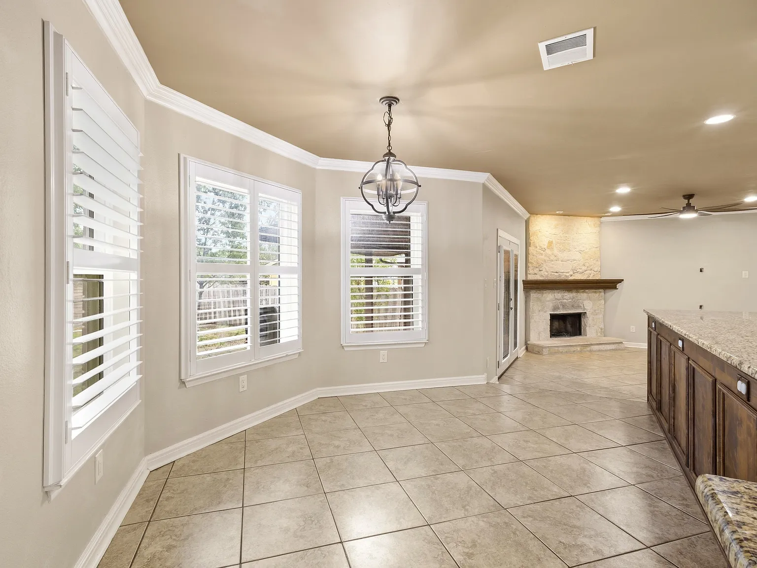 3 bed, 2.5 bath, 2575 sqft, $3,000 — Photo 4