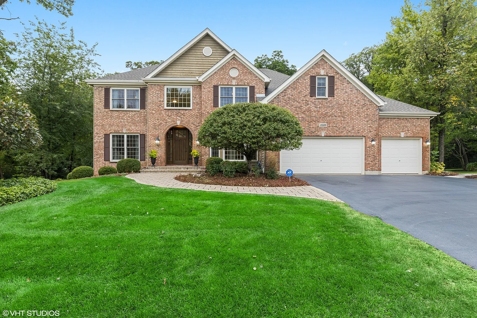 3509 Oakleaf Ln photo 1