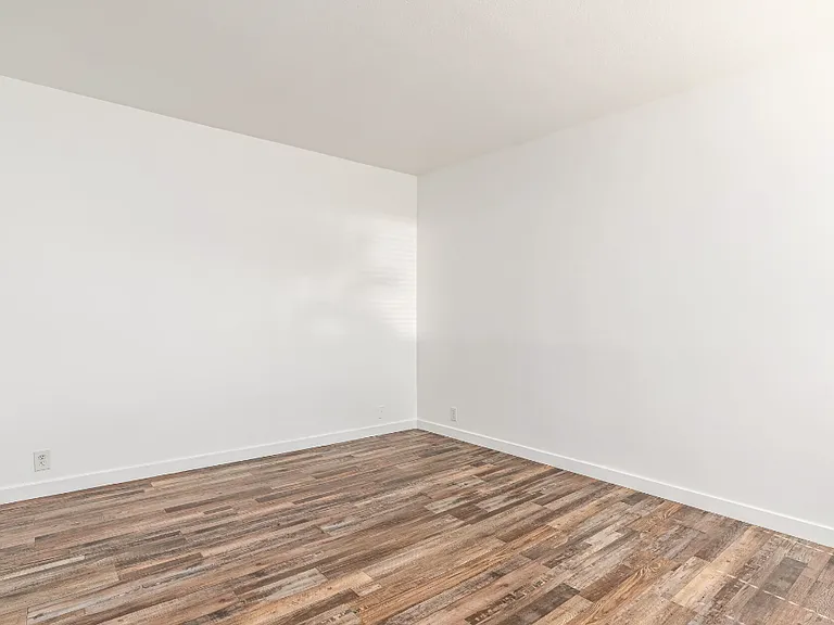 10137 Woodley Ave #123 — Photo 7