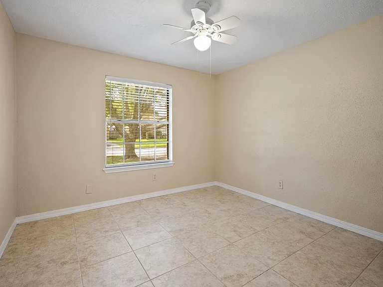 710 Lochnell Dr — Photo 21