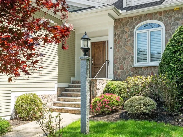 38 Crenshaw Ln #38, Andover, MA 01810