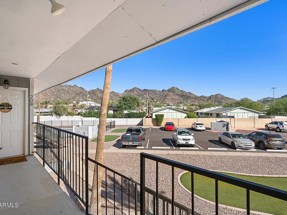 1346 E Mountain View Rd #206