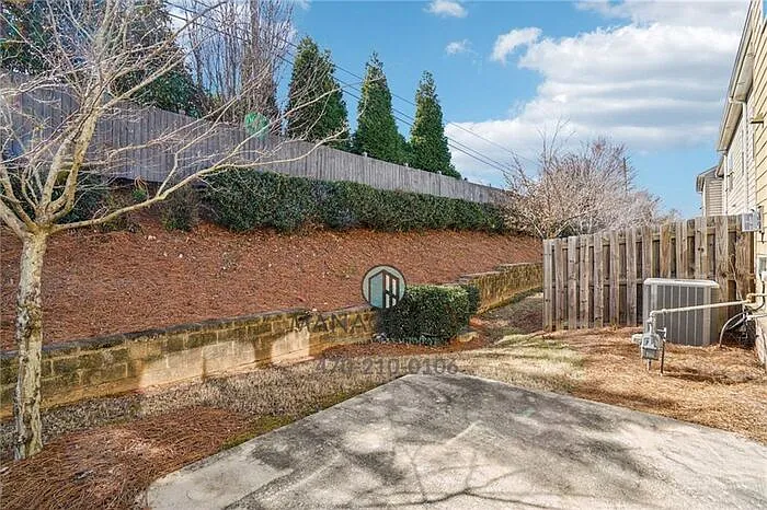 2558 Village Park Bnd — Photo 32