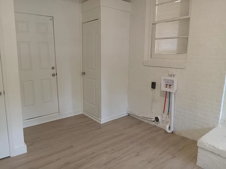 2836 Knox St — Photo 11