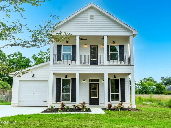 103 Lakeside Dr, Waveland, MS 39576