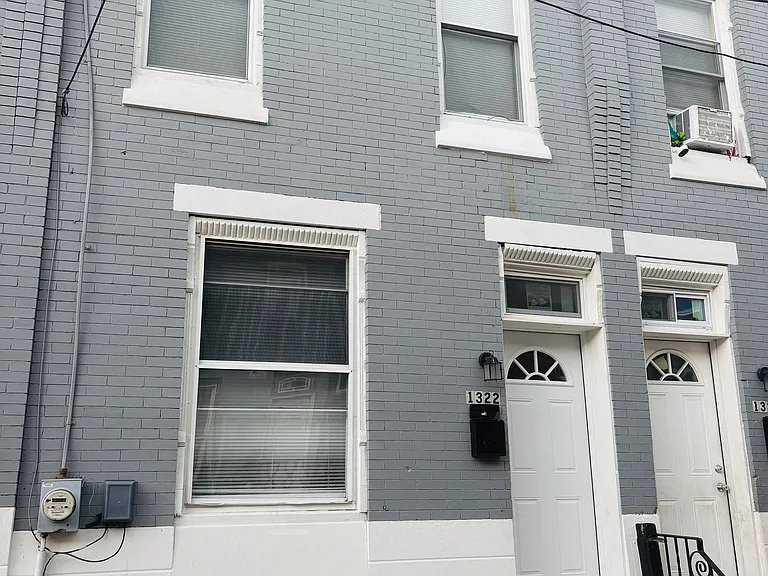 1322 W Victoria St — Photo 1