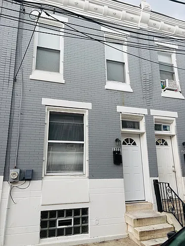 1322 W Victoria St Photo 1