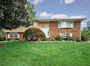 39 Camelot Court, Piscataway, NJ 08854