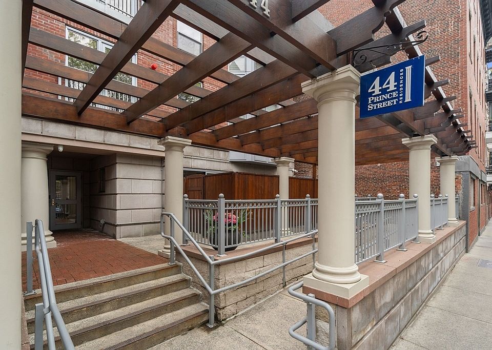 1st image of 44 Prince St APT 402